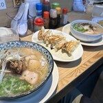 ラーメン小金太 - 今回の注文。餃子はニンニク感じるタイプ