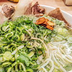 神戸ラーメン 第一旭 - ガーリックオイル投入！