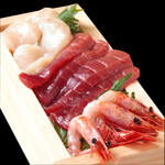 Medium fatty tuna, sweet shrimp and scallops rice bowl