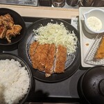 松のや - ロースカツ定食＋唐揚げ＋エビフライ