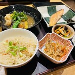 大かまど飯 寅福 - 炊き込み御飯+選べる二種盛り定食