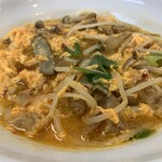 極楽うどん TKU - 新ごぼうと油カスの旨辛味噌うどん・玉子とじ