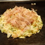 鶴橋風月 - お好み焼き　チーたまぶた玉　途中経過