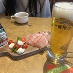 Jori Pasuta - 生ビールと熟成生ハムとカプレーゼで乾杯なり♪
