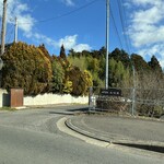 和牛庵 - 通りからお店へ入る道が少し分かりにくいですが看板を探してください