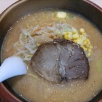 ラーメン壱源 - このアングルはインパクト少。札幌合せ味噌ラーメン！