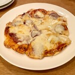 ピッコロヂヂ - サラミのピッツァ