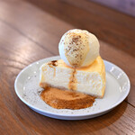 オールシーズンズコーヒー - 塩キャラメルチーズケーキ＠税込780円