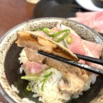麺屋 七利屋 - レアチャーシューの下にかくれんぼしていた炙りバラチャーシュー