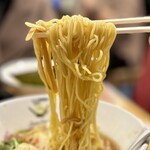 クリーミーTonkotsuラーメン 麺家 神明 - 麺リフト