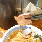 麺屋 悠 - 炙りチャーシューは、3つ入った!肩、バラなど