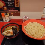 麺から鱗 - つけ麺300g 900円