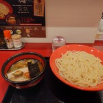 麺から鱗 - 料理写真:つけ麺300g 900円