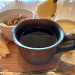珈琲 ちゃ茶 - ◯コーヒー
抽出されてから時間経過してる味わい

だけど酸味が爽やかで濃さも適度
苦みも普通にある
比較的美味し目なコーヒーだとはいえる