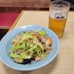 動坂食堂 - スタミナ野菜炒と生ビール中