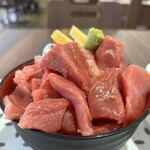 海鮮パーク - 料理写真:本まぐろ丼