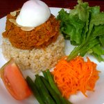 fast-slow food:HARU - ドライカレー。付け合わせの野菜もうまい。