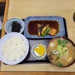 動坂食堂 - 真ダラ煮付定食＋とん汁