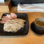 梅花亭 - つけ麺 並(200g)
            レアチャーシュー皿盛り(5枚)