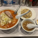 柳華亭 - 担々麺と、チャーハン