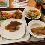 源泉湯の宿　松乃井 - 焼鳥、串カツ、サーモン、サラダ、豚汁、山かけなども