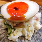 RYOKUSAI - 喉越し滑らか、味わい爽やかキレが良く、旨味広がる逸品。寸止めな量がポテサラを愛して止まないおいどんの心揺さぶるでゴワス。半切れの味玉も然り。黄身の口溶け、寸止めなタレのかかりが口内を喜ばせてくれるw