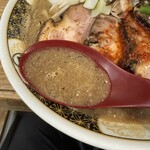 Sugoi Niboshi Ramen Nagi - 「特製すごい煮干ラーメン」のスープ
                        2023年1月4日