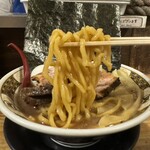 Sugoi Niboshi Ramen Nagi - 「特製すごい煮干ラーメン」の麺
                        2023年1月4日