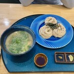 九十九 - 九条ねぎと鶏つくねのかしわ蕎麦2035円