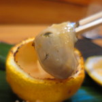 北新地 成司 - 柚子の釜焼きの中身(牡蠣)