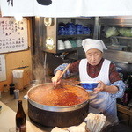 きつねや - 大鍋で煮込まれるホルモン