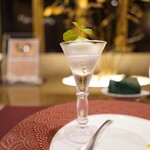 トゥ・ラ・ジョア イズム - 