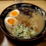 Kagoshima Ra-Men Tontoro - 半熟煮玉子ラーメンのアップ