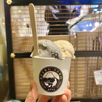 麻布茶房 北海道アイスクリーム - 黒ごま、ラムレーズン