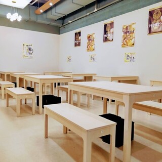 リニューアル後の明るい空間。様々なシーンにご利用ください！