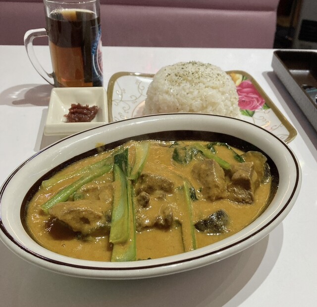 Y&M bar and restaurant