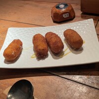 バル デ エスパーニャ ムイ 東京店 - イベリコハムのクリームコロッケ(1,100円)