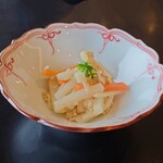 秋田車屋 - 人参と大根の煮物