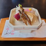 秋田車屋 - 三方の形の器に盛られた「おせち料理」