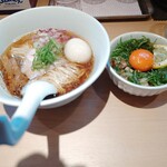 Mentei Shimada - とろ玉煮干しそば（左）・ネギ塩チャーシュー丼（右）