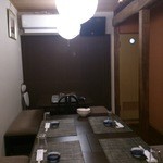 虹河 - 以前はこ上がりだったけど、今は足が楽なテーブル席