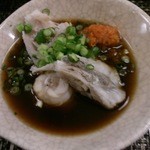 虹河 - ふぐちり、自家製のポン酢でアラをしゃぶりまくり。濃いので鍋の汁で調整した方がいいかも？