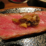 鳥茂 - 和牛のステーキ3種薬味食べ較べ：雲丹＆キャビア、鬼おろし＆キャビア、アンチョビ