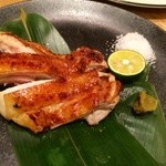 阿波水産 - 料理写真:皮はパリッと！身はジューシー♪阿波尾鶏のもも肉岩塩焼き！