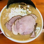 Chuukasoba Kamekiya - 味噌ラーメン大盛り、チャーシュートッピング