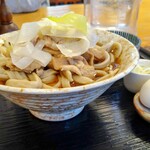 角萬 - 温かい肉南そば大盛のにくましに玉子