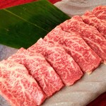 Akami Yakiniku Reddo Guriru - 和牛内もも。赤身肉らしい美味しさです。