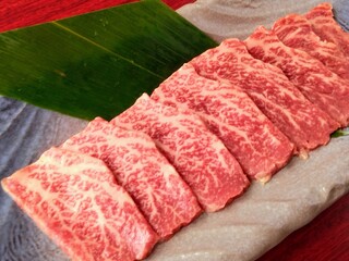 Akami Yakiniku Reddo Guriru - 和牛内もも。赤身肉らしい美味しさです。