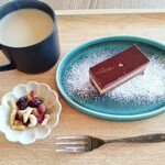 kawara cafe slow green - ケーキとカフェ