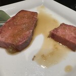 しゃぶしゃぶ すき焼き 焼肉　兜　奥座 - 厚切りタン（半分なくなってます）